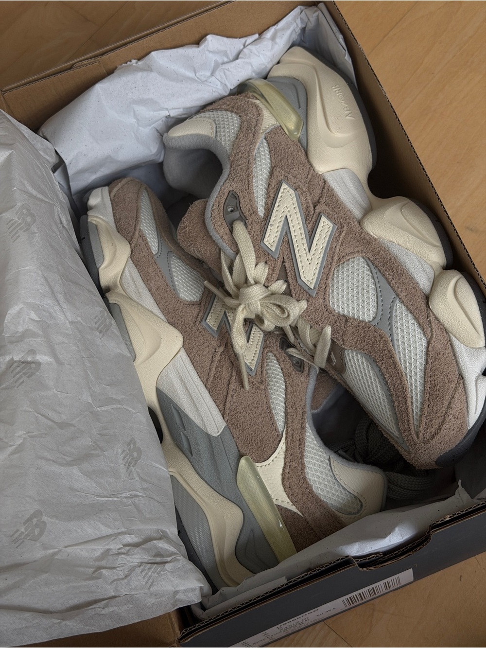 New Balance 9060 Driftwood 6.5M size, Cream & Taupe Sneaker
